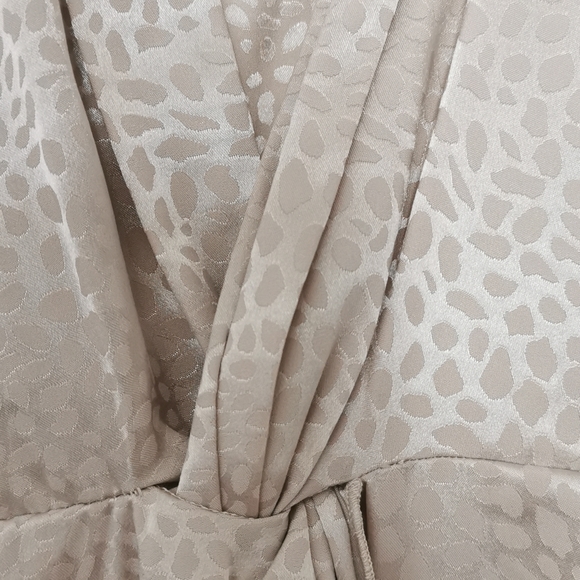 Flounce London sleeveless satin midi dress with twist and drape in metallic - Picture 4 of 6